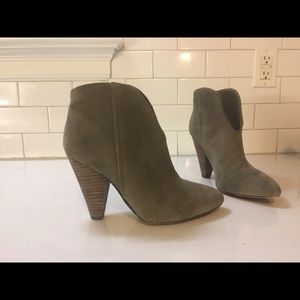 Vince Camuto Killer booties. 7.5 great condition